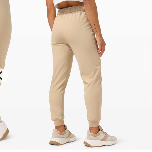 Lululemon Keep Moving Jogger Trench Size 2 - Picture 1 of 10